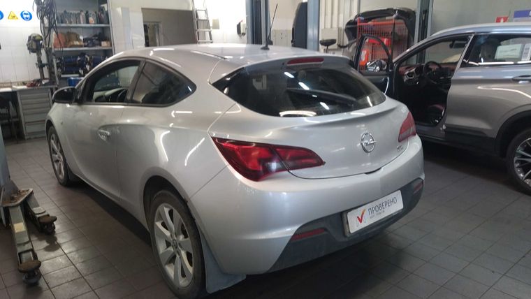 Opel Astra GTC 2012 года, 132 698 км - вид 4