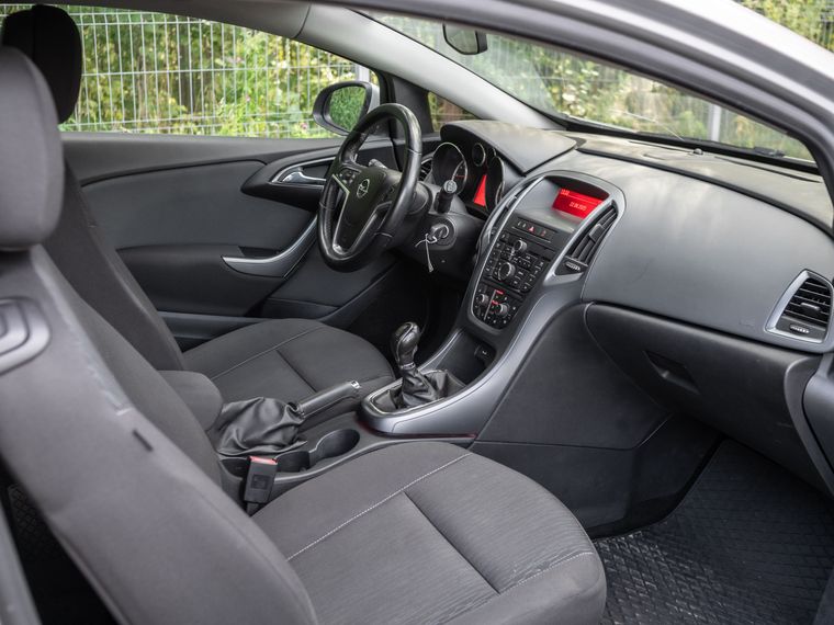 Opel Astra GTC 2012 года, 132 698 км - вид 11