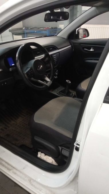 Kia Rio 2018 года, 71 500 км - вид 5
