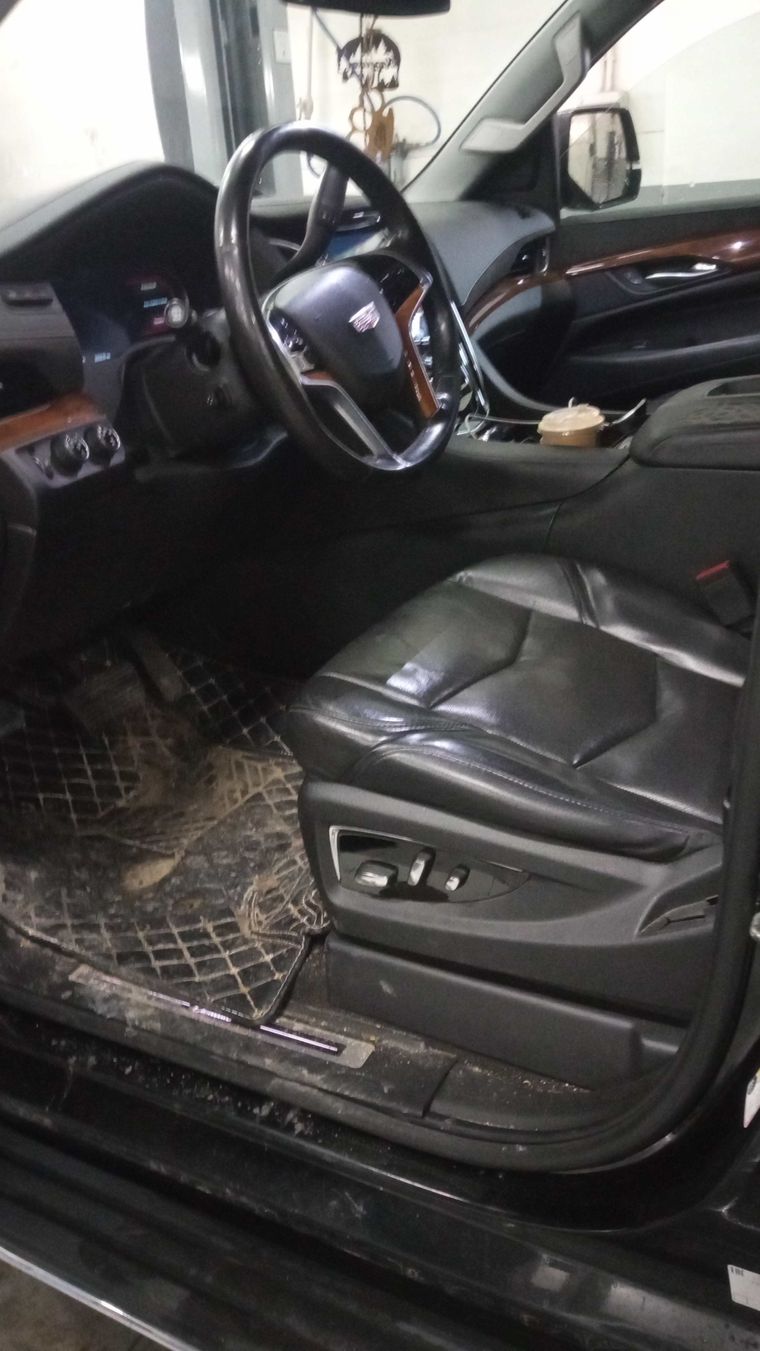 Cadillac Escalade 2016 года, 260 000 км - вид 5