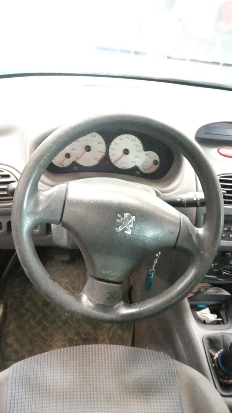 Peugeot 206 2003 года, 157 654 км - вид 5