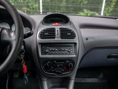 Peugeot 206 2003 года, 157 654 км - вид 7