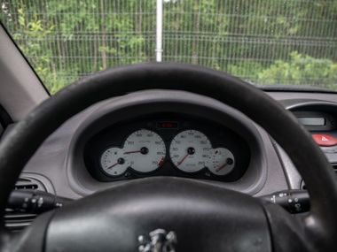 Peugeot 206 2003 года, 157 654 км - вид 5