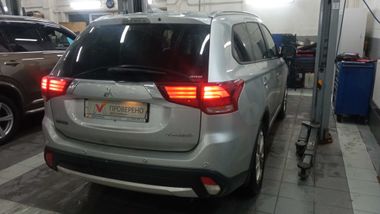 Mitsubishi Outlander 2018 года, 115 344 км - вид 3