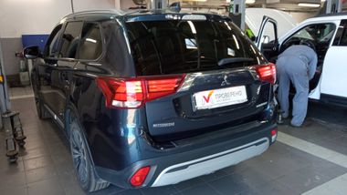 Mitsubishi Outlander 2019 года, 140 000 км - вид 4