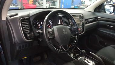Mitsubishi Outlander 2019 года, 140 000 км - вид 5