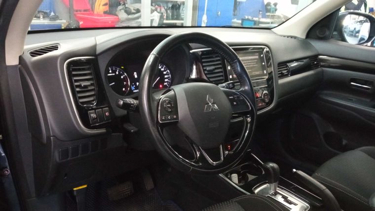 Mitsubishi Outlander 2019 года, 140 000 км - вид 5