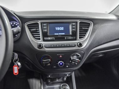 Hyundai Solaris 2021 года, 56 138 км - вид 9