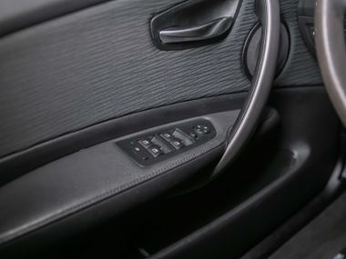 BMW 1 серия 2011 года, 235 153 км - вид 9