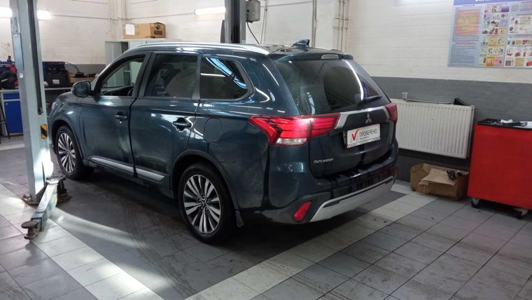 Mitsubishi Outlander 2021 года, 87 000 км - вид 4
