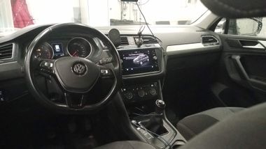 Volkswagen Tiguan 2020 года, 64 545 км - вид 5