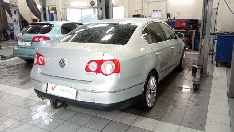Volkswagen Passat 2010 года, 317 000 км - вид 3