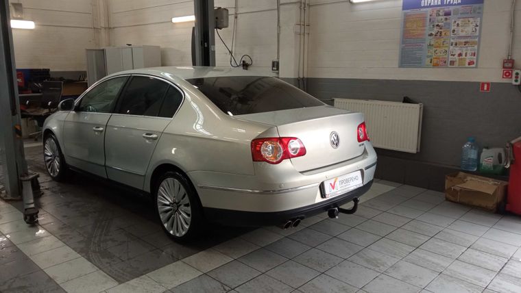 Volkswagen Passat 2010 года, 317 000 км - вид 4