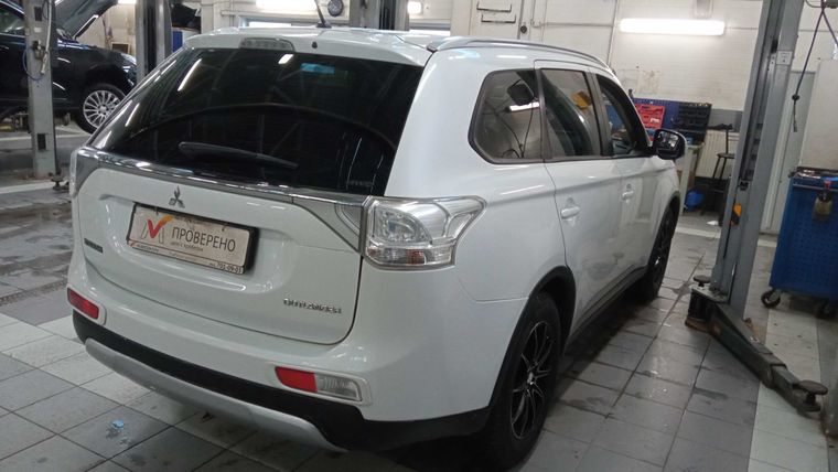 Mitsubishi Outlander 2014 года, 134 017 км - вид 3