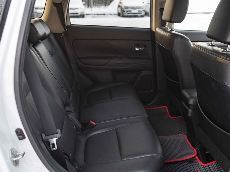Mitsubishi Outlander 2014 года, 134 017 км - вид 14