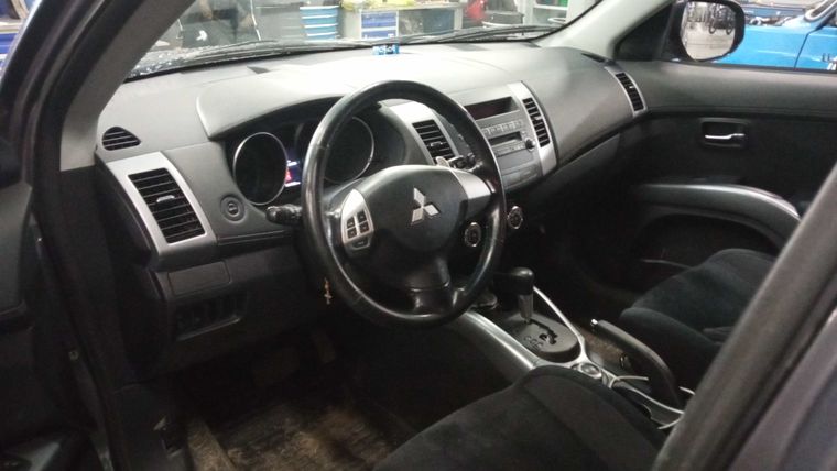 Mitsubishi Outlander 2010 года, 241 745 км - вид 6