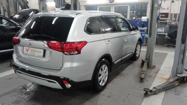 Mitsubishi Outlander 2020 года, 51 000 км - вид 3