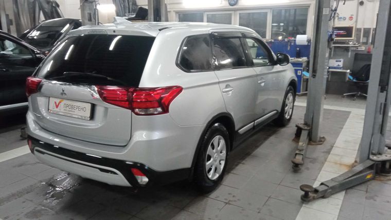 Mitsubishi Outlander 2020 года, 51 000 км - вид 3