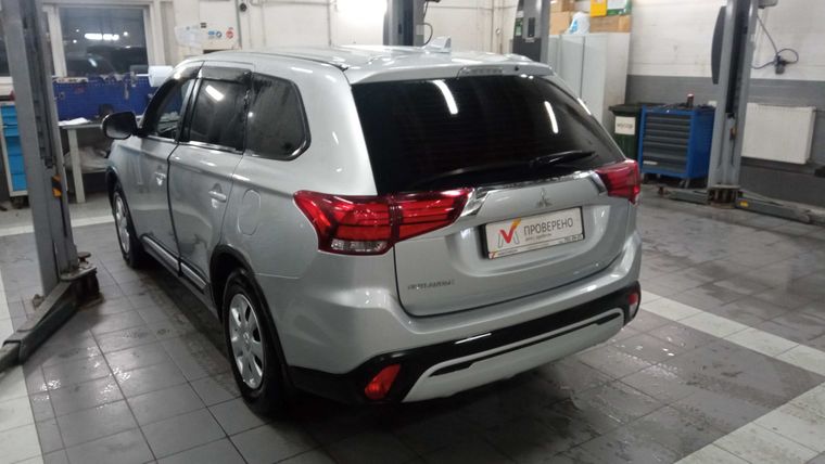 Mitsubishi Outlander 2020 года, 51 000 км - вид 4