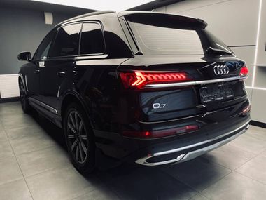 Q7