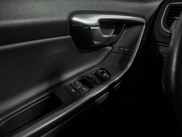 Volvo S60 2012 года, 239 620 км - вид 12