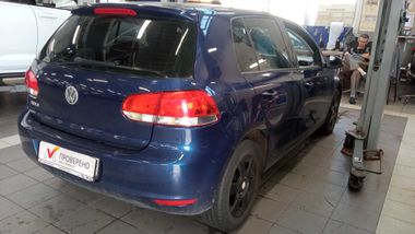 Volkswagen Golf 2011 года, 137 438 км - вид 3