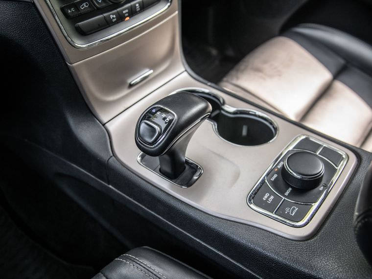 Jeep Grand Cherokee 2014 года, 140 990 км - вид 10