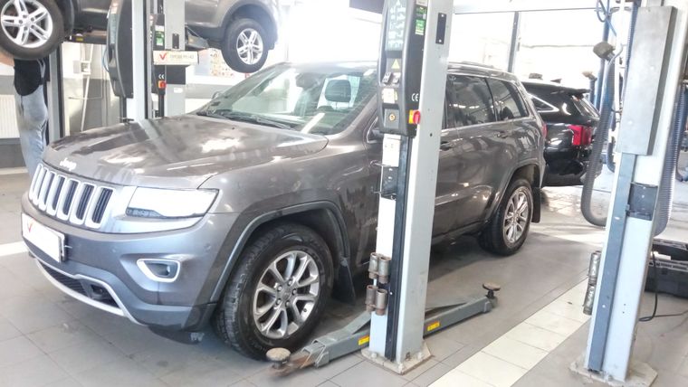 Jeep Grand Cherokee 2014 года, 140 990 км - вид 5