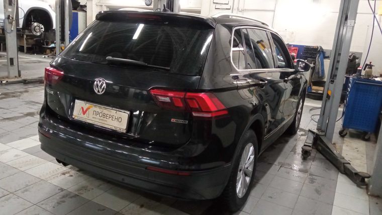 Volkswagen Tiguan 2018 года, 165 000 км - вид 3