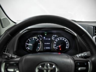 Toyota Land Cruiser Prado 2017 года, 296 680 км - вид 7
