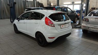 Ford Fiesta 2015 года, 105 000 км - вид 4