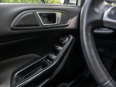 Ford Fiesta 2015 года, 105 000 км - вид 9