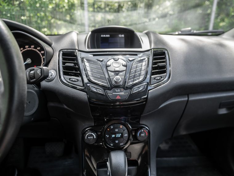 Ford Fiesta 2015 года, 105 000 км - вид 7