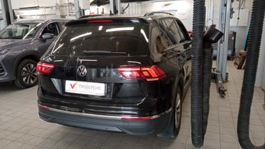 Volkswagen Tiguan 2021 года, 40 956 км - вид 3