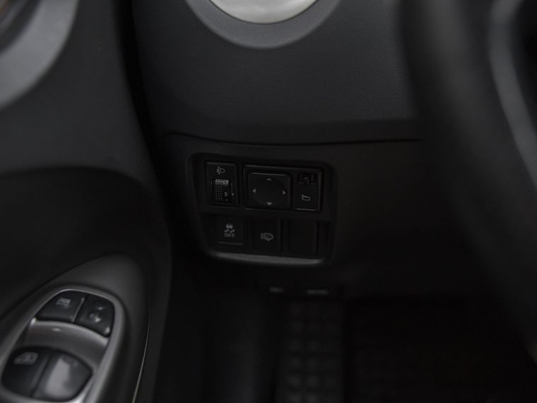 Nissan Juke 2012 года, 195 962 км - вид 10