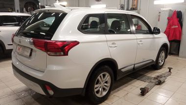 Mitsubishi Outlander 2020 года, 112 883 км - вид 3