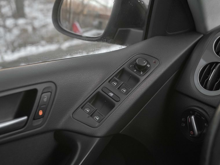 Volkswagen Tiguan 2013 года, 165 182 км - вид 10