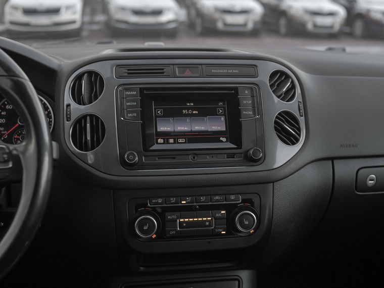 Volkswagen Tiguan 2013 года, 165 182 км - вид 8