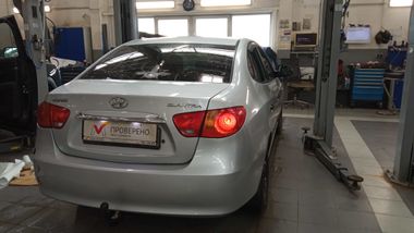 Hyundai Elantra 2010 года, 313 000 км - вид 3