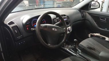 Hyundai Elantra 2010 года, 313 000 км - вид 5