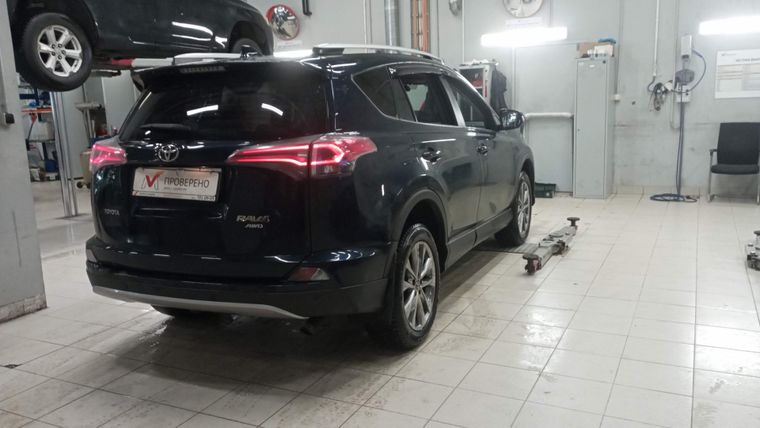 Toyota RAV4 2018 года, 145 342 км - вид 3