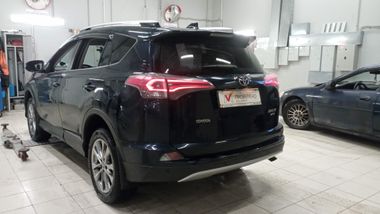 Toyota RAV4 2018 года, 145 342 км - вид 4
