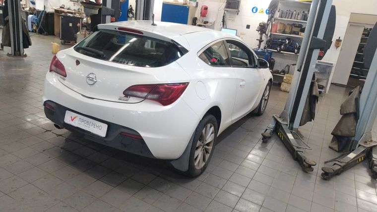 Opel Astra GTC 2012 года, 228 943 км - вид 3