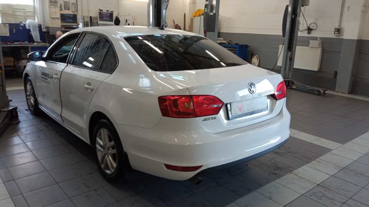 Volkswagen Jetta 2014 года, 130 000 км - вид 4