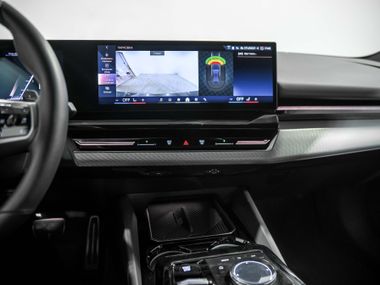 BMW 5 серия 2024 года, 8 594 км - вид 10