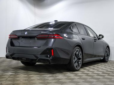 BMW 5 серия 2024 года, 8 594 км - вид 4
