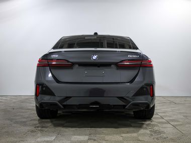 BMW 5 серия 2024 года, 8 594 км - вид 5