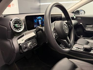 Mercedes-Benz A-класс 2018 года, 94 087 км - вид 7