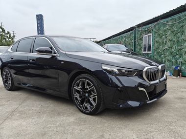 BMW 5 серия 2024 года, 5 000 км - вид 4