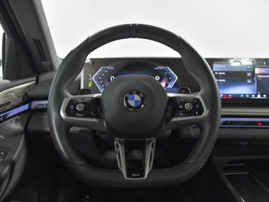 BMW 5 серия 2024 года, 4 536 км - вид 13